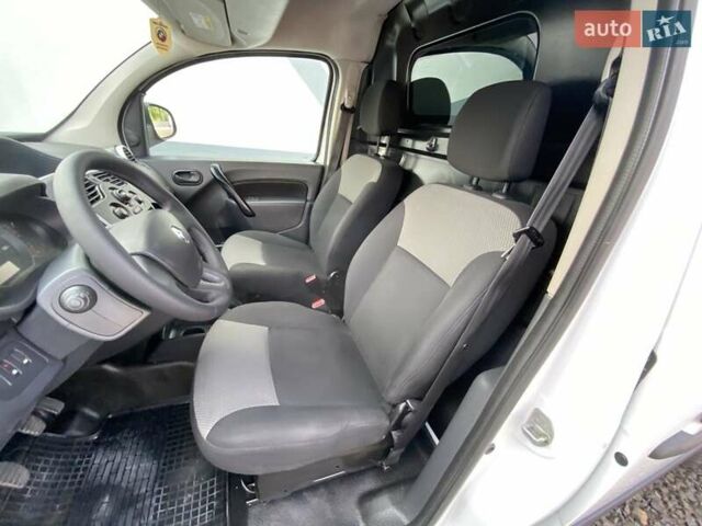 Белый Рено Кенгу, объемом двигателя 1.5 л и пробегом 138 тыс. км за 12597 $, фото 35 на Automoto.ua