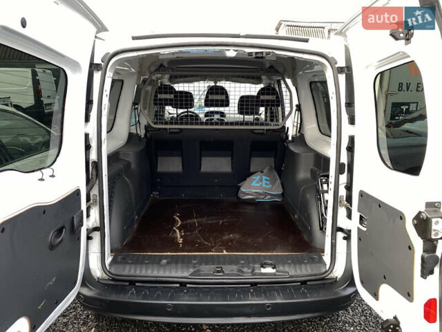 Белый Рено Кенгу, объемом двигателя 0 л и пробегом 8 тыс. км за 15500 $, фото 27 на Automoto.ua