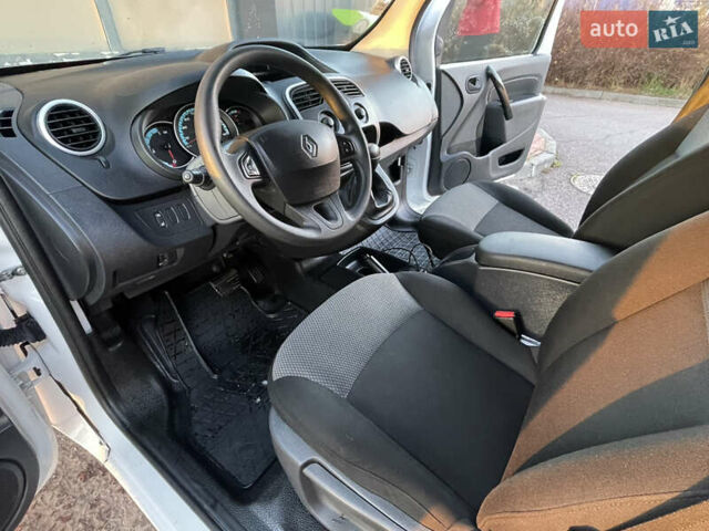 Белый Рено Кенгу, объемом двигателя 0 л и пробегом 99 тыс. км за 8250 $, фото 20 на Automoto.ua