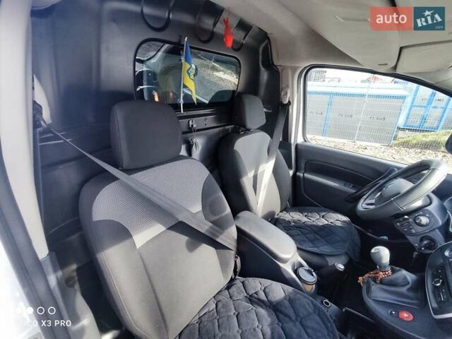 Белый Рено Кенгу, объемом двигателя 1.5 л и пробегом 175 тыс. км за 12800 $, фото 27 на Automoto.ua