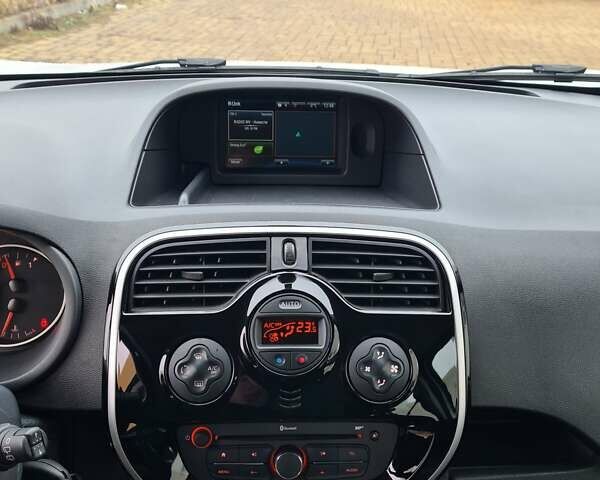 Білий Рено Кєнгу, об'ємом двигуна 1.5 л та пробігом 173 тис. км за 15000 $, фото 19 на Automoto.ua