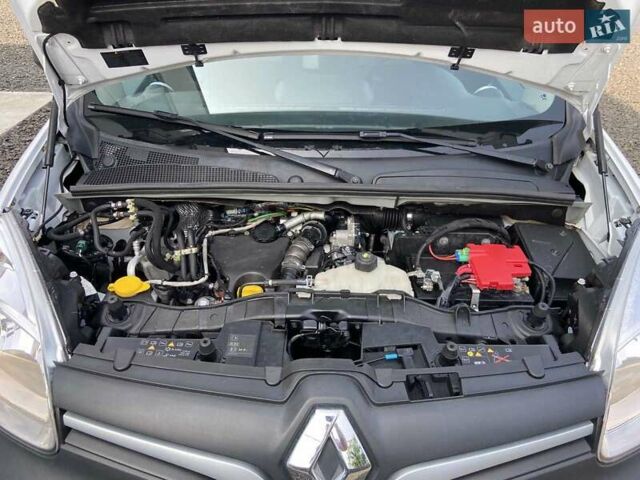 Белый Рено Кенгу, объемом двигателя 1.5 л и пробегом 138 тыс. км за 12597 $, фото 32 на Automoto.ua