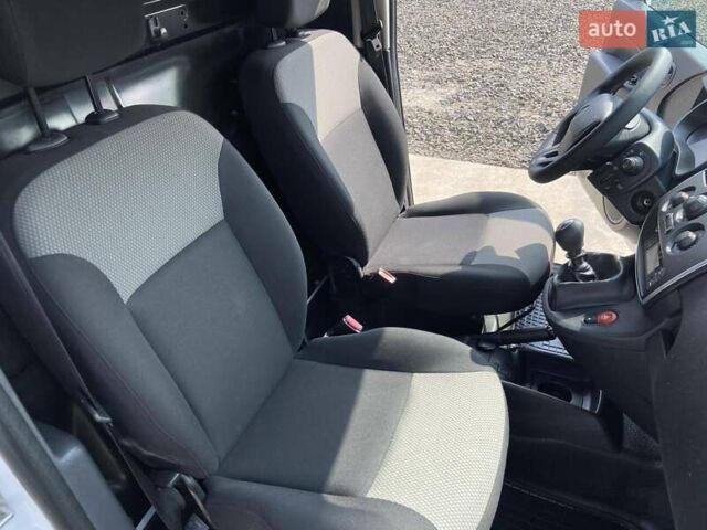 Белый Рено Кенгу, объемом двигателя 1.5 л и пробегом 138 тыс. км за 12597 $, фото 27 на Automoto.ua