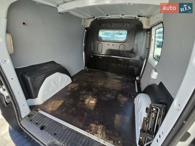 Белый Рено Кенгу, объемом двигателя 0 л и пробегом 177 тыс. км за 11000 $, фото 15 на Automoto.ua