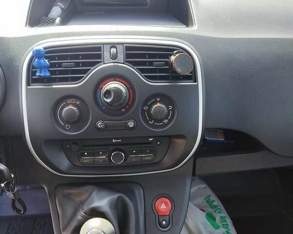 Белый Рено Кенгу, объемом двигателя 1.5 л и пробегом 175 тыс. км за 12800 $, фото 18 на Automoto.ua