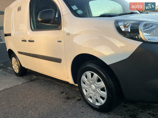 Белый Рено Кенгу, объемом двигателя 0 л и пробегом 99 тыс. км за 8250 $, фото 10 на Automoto.ua