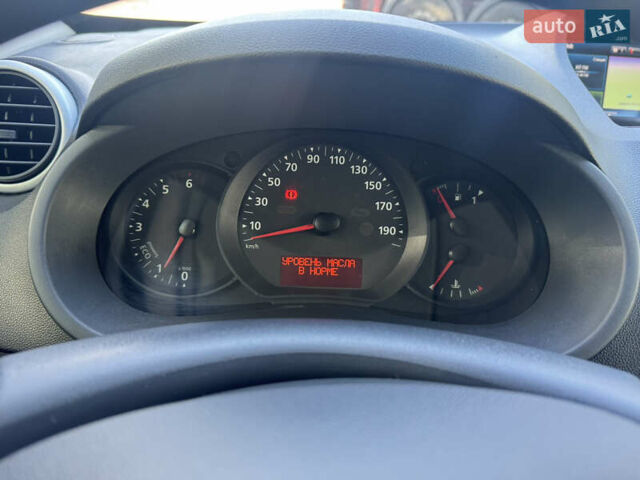 Белый Рено Кенгу, объемом двигателя 1.5 л и пробегом 182 тыс. км за 11799 $, фото 12 на Automoto.ua