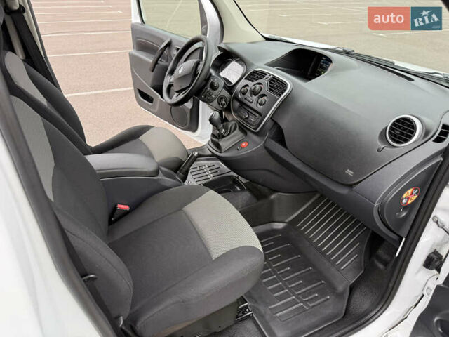 Белый Рено Кенгу, объемом двигателя 1.5 л и пробегом 150 тыс. км за 12200 $, фото 20 на Automoto.ua