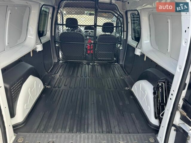 Белый Рено Кенгу, объемом двигателя 1.5 л и пробегом 268 тыс. км за 12200 $, фото 12 на Automoto.ua