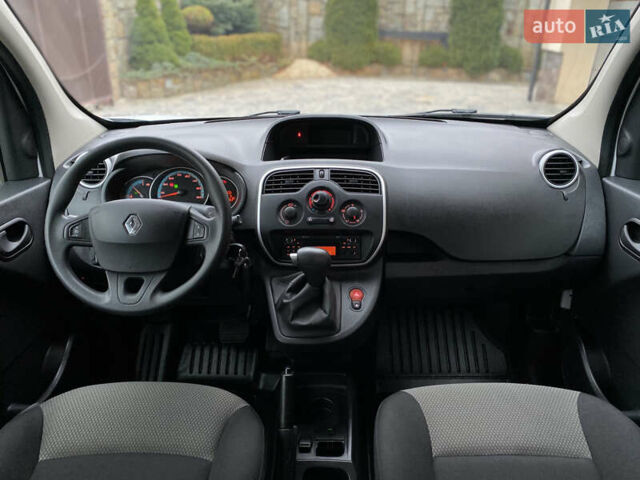 Белый Рено Кенгу, объемом двигателя 0 л и пробегом 17 тыс. км за 14399 $, фото 36 на Automoto.ua