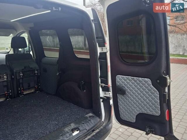 Білий Рено Кєнгу, об'ємом двигуна 1.46 л та пробігом 47 тис. км за 11999 $, фото 27 на Automoto.ua