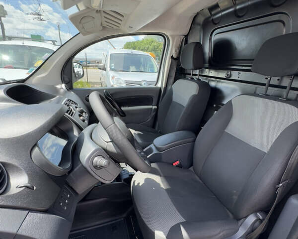 Белый Рено Кенгу, объемом двигателя 1.5 л и пробегом 149 тыс. км за 13900 $, фото 15 на Automoto.ua