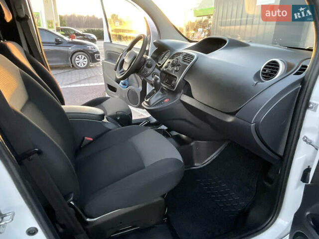 Белый Рено Кенгу, объемом двигателя 0 л и пробегом 99 тыс. км за 8250 $, фото 24 на Automoto.ua