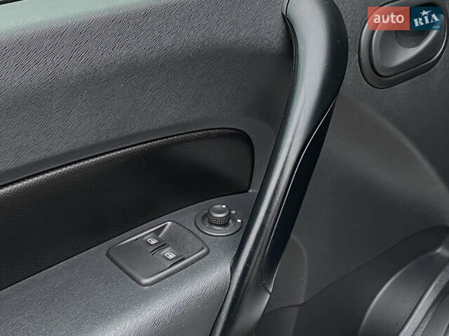 Белый Рено Кенгу, объемом двигателя 0 л и пробегом 17 тыс. км за 14399 $, фото 28 на Automoto.ua