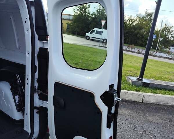 Белый Рено Кенгу, объемом двигателя 1.5 л и пробегом 169 тыс. км за 12800 $, фото 35 на Automoto.ua