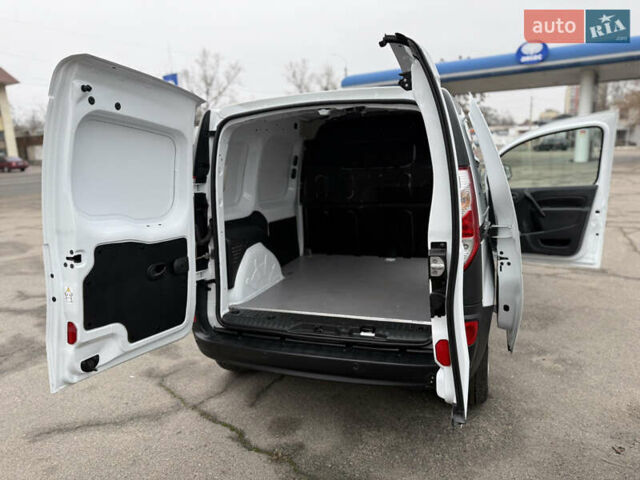 Белый Рено Кенгу, объемом двигателя 1.5 л и пробегом 118 тыс. км за 12599 $, фото 98 на Automoto.ua