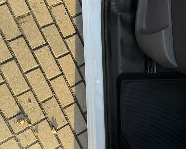 Белый Рено Кенгу, объемом двигателя 0 л и пробегом 17 тыс. км за 14200 $, фото 20 на Automoto.ua