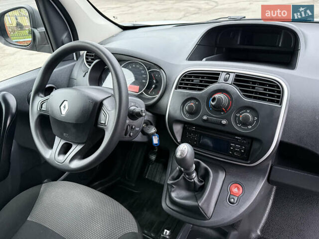 Белый Рено Кенгу, объемом двигателя 1.5 л и пробегом 118 тыс. км за 12599 $, фото 47 на Automoto.ua