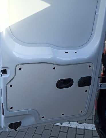 Белый Рено Кенгу, объемом двигателя 1.5 л и пробегом 200 тыс. км за 12000 $, фото 21 на Automoto.ua