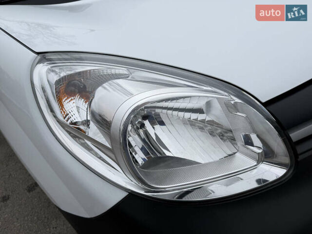 Белый Рено Кенгу, объемом двигателя 1.5 л и пробегом 118 тыс. км за 12599 $, фото 38 на Automoto.ua