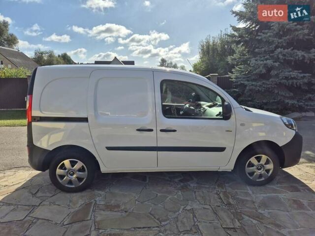 Белый Рено Кенгу, объемом двигателя 0 л и пробегом 43 тыс. км за 10950 $, фото 10 на Automoto.ua