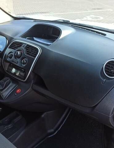 Белый Рено Кенгу, объемом двигателя 1.5 л и пробегом 200 тыс. км за 12000 $, фото 8 на Automoto.ua