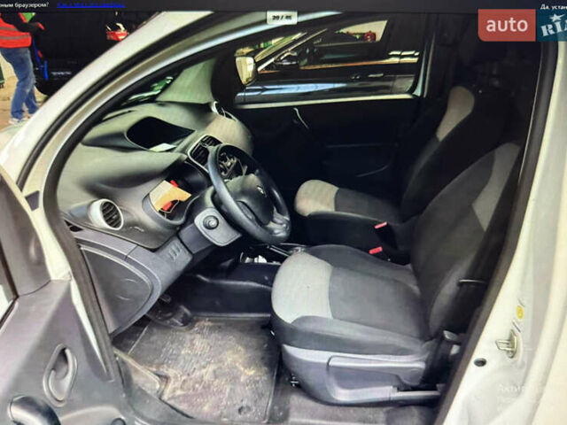 Белый Рено Кенгу, объемом двигателя 0 л и пробегом 17 тыс. км за 14200 $, фото 40 на Automoto.ua