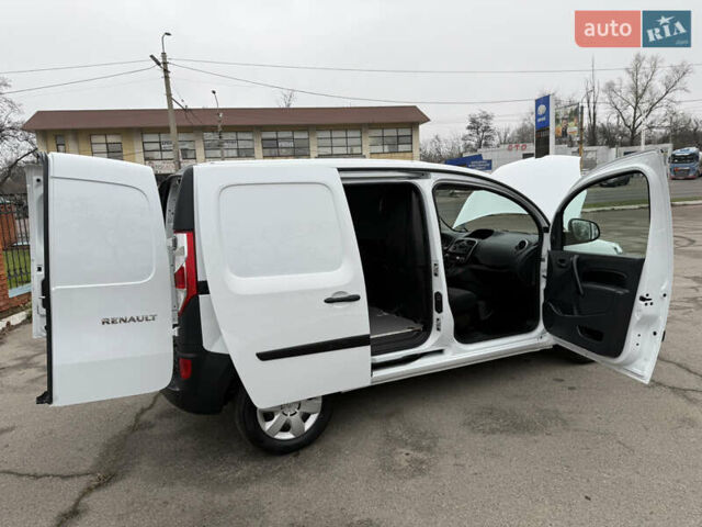Белый Рено Кенгу, объемом двигателя 1.5 л и пробегом 118 тыс. км за 12599 $, фото 95 на Automoto.ua