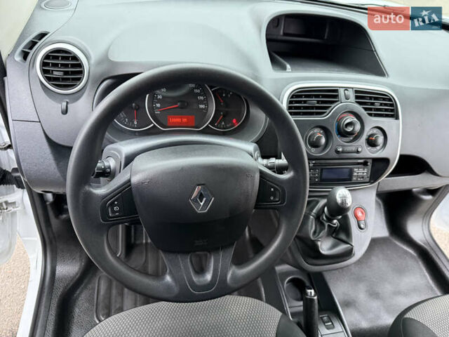 Белый Рено Кенгу, объемом двигателя 1.5 л и пробегом 118 тыс. км за 12599 $, фото 58 на Automoto.ua