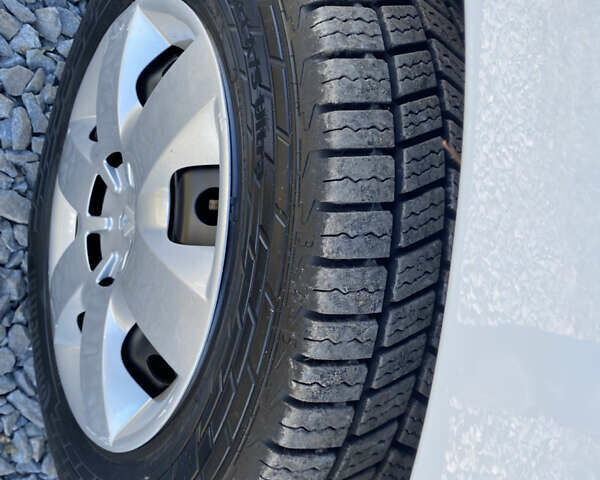 Білий Рено Кєнгу, об'ємом двигуна 1.5 л та пробігом 142 тис. км за 14999 $, фото 15 на Automoto.ua