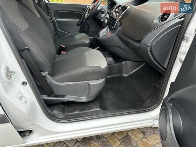 Белый Рено Кенгу, объемом двигателя 0 л и пробегом 54 тыс. км за 12500 $, фото 42 на Automoto.ua