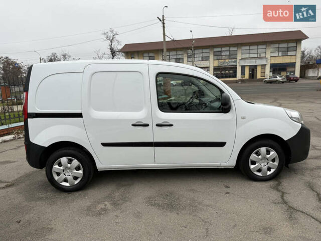 Белый Рено Кенгу, объемом двигателя 1.5 л и пробегом 118 тыс. км за 12599 $, фото 12 на Automoto.ua