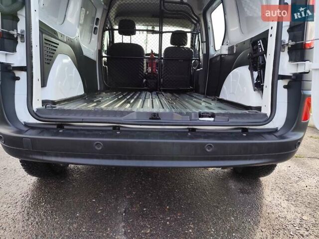 Белый Рено Кенгу, объемом двигателя 1.5 л и пробегом 169 тыс. км за 12800 $, фото 30 на Automoto.ua