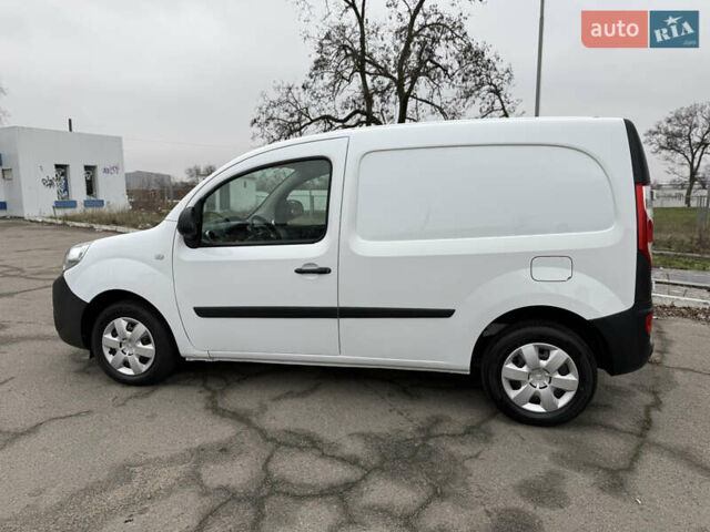 Белый Рено Кенгу, объемом двигателя 1.5 л и пробегом 118 тыс. км за 12599 $, фото 26 на Automoto.ua