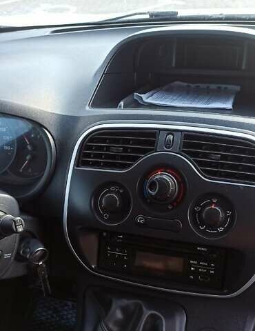 Белый Рено Кенгу, объемом двигателя 1.5 л и пробегом 200 тыс. км за 12000 $, фото 11 на Automoto.ua