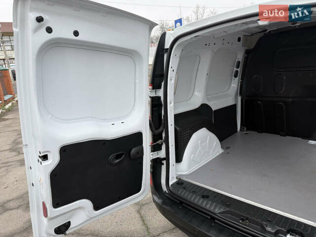 Белый Рено Кенгу, объемом двигателя 1.5 л и пробегом 118 тыс. км за 12599 $, фото 71 на Automoto.ua