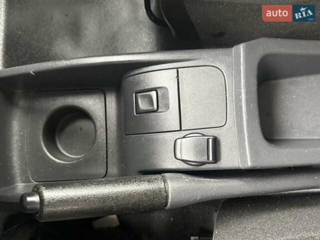 Белый Рено Кенгу, объемом двигателя 0 л и пробегом 54 тыс. км за 12500 $, фото 10 на Automoto.ua