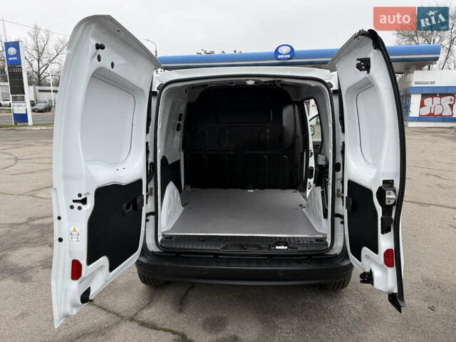 Белый Рено Кенгу, объемом двигателя 1.5 л и пробегом 118 тыс. км за 12599 $, фото 70 на Automoto.ua