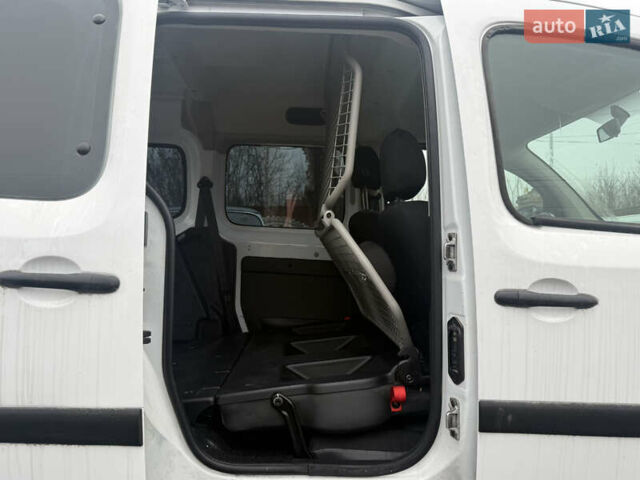 Белый Рено Кенгу, объемом двигателя 0 л и пробегом 54 тыс. км за 12500 $, фото 6 на Automoto.ua