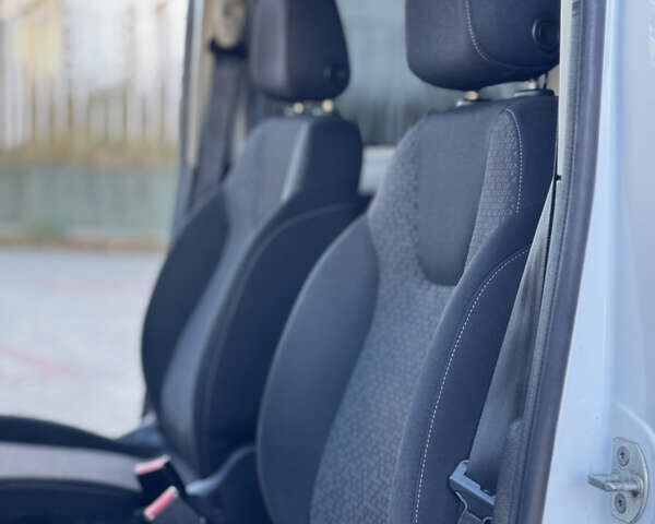 Білий Рено Кєнгу, об'ємом двигуна 1.5 л та пробігом 102 тис. км за 12500 $, фото 51 на Automoto.ua