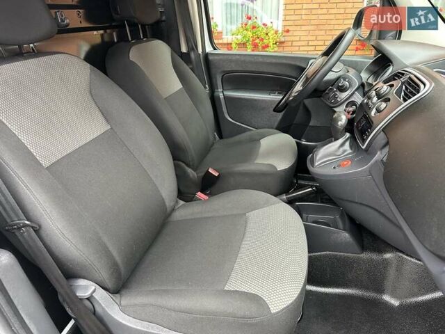 Белый Рено Кенгу, объемом двигателя 0 л и пробегом 54 тыс. км за 12500 $, фото 43 на Automoto.ua