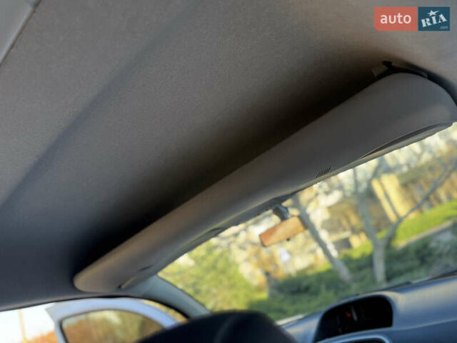 Білий Рено Кєнгу, об'ємом двигуна 1.5 л та пробігом 102 тис. км за 12500 $, фото 78 на Automoto.ua