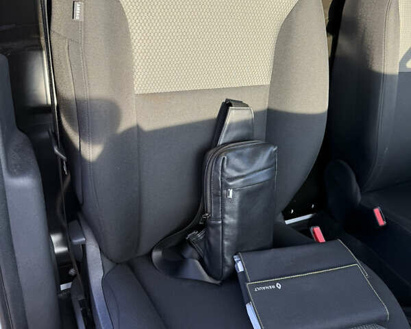 Белый Рено Кенгу, объемом двигателя 0 л и пробегом 17 тыс. км за 14200 $, фото 18 на Automoto.ua