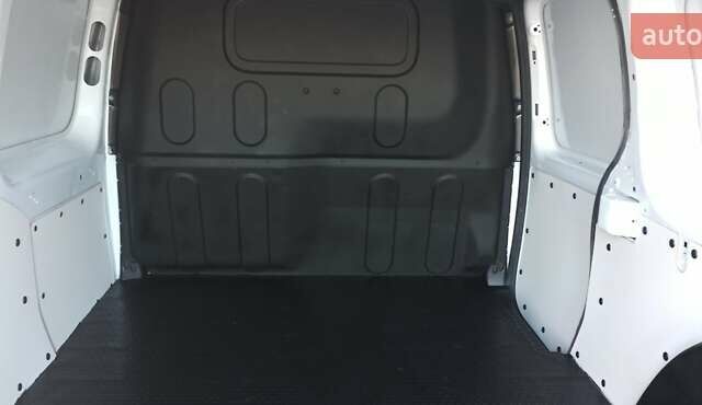 Белый Рено Кенгу, объемом двигателя 1.5 л и пробегом 200 тыс. км за 12000 $, фото 24 на Automoto.ua