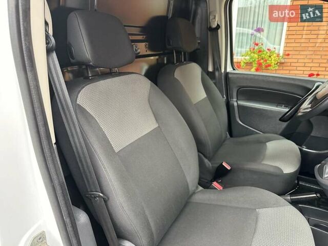 Белый Рено Кенгу, объемом двигателя 0 л и пробегом 54 тыс. км за 12500 $, фото 44 на Automoto.ua