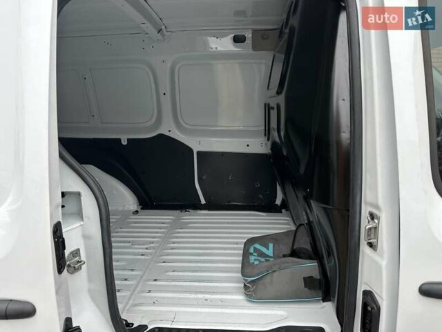 Белый Рено Кенгу, объемом двигателя 0 л и пробегом 54 тыс. км за 12500 $, фото 40 на Automoto.ua