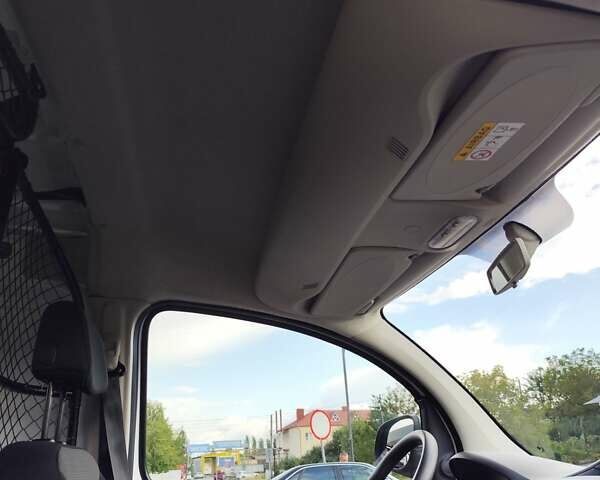 Белый Рено Кенгу, объемом двигателя 1.5 л и пробегом 169 тыс. км за 12800 $, фото 20 на Automoto.ua