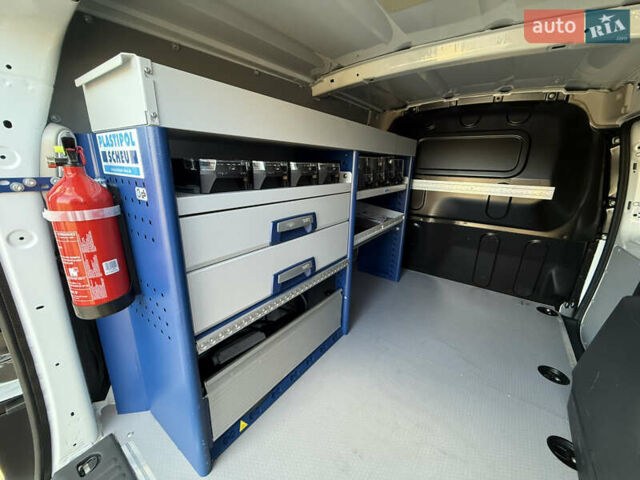 Белый Рено Кенгу, объемом двигателя 0 л и пробегом 17 тыс. км за 14200 $, фото 27 на Automoto.ua