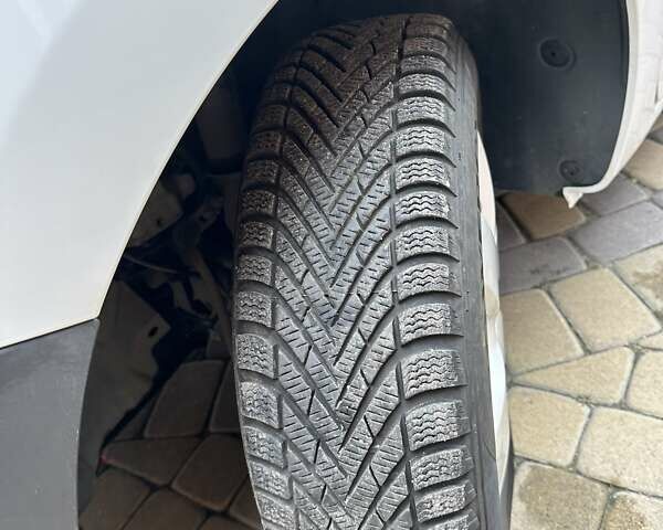 Белый Рено Кенгу, объемом двигателя 0 л и пробегом 54 тыс. км за 12500 $, фото 56 на Automoto.ua