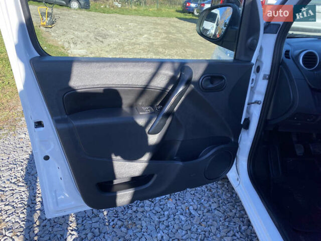 Білий Рено Кєнгу, об'ємом двигуна 1.5 л та пробігом 142 тис. км за 14999 $, фото 16 на Automoto.ua